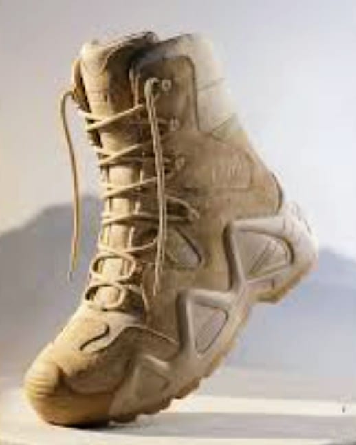 Bota táctica ESDY, detalle de suela y horma