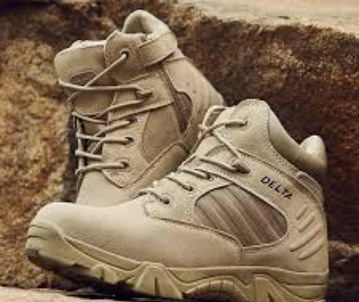 Bota Delta caña corta, color beige