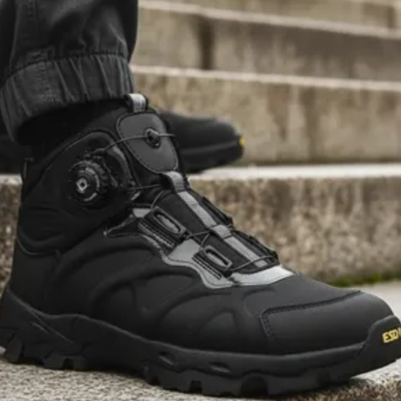 Zapatilla ESDY negra, detalle del dial de ajuste rápido
